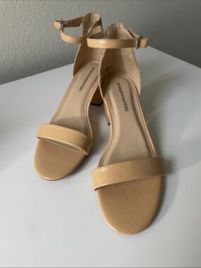 Amazon Essentials Nude Patent Ankle-Strap Block Heels